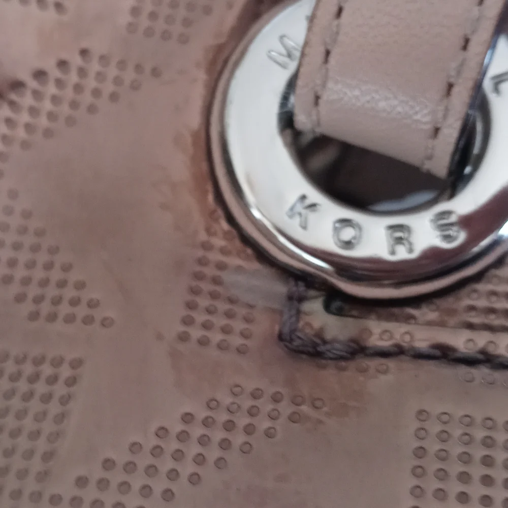 Michael Kors shiney gold bag - Picture 6 of 14